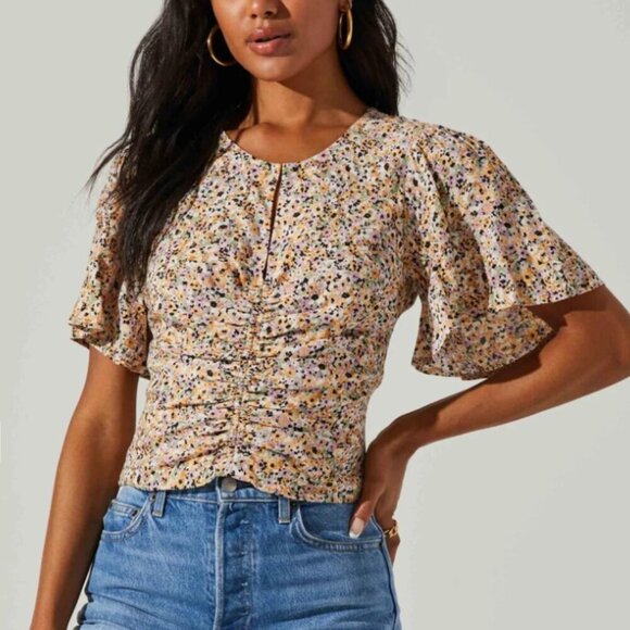 ASTR the label flutter sleeve keyhole front ruched floral blouse LIKE NEW sz M - Picture 2 of 9